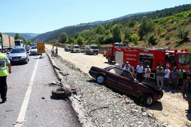 Otomobil İle Kamyonet Çarpıştı: 2 Ölü, 1 Yaralı G2