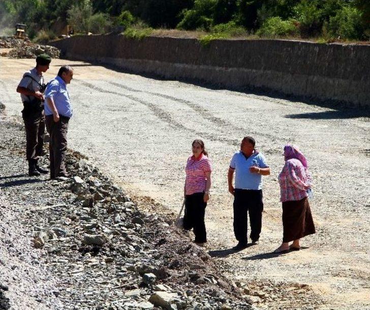 Otomobil İle Kamyonet Çarpıştı: 2 Ölü, 1 Yaralı G5