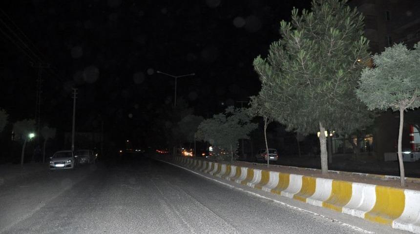 Sokak Lambaları Gece S&ouml;n&uuml;yor G&uuml;nd&uuml;z A&ccedil;ık Kalıyor