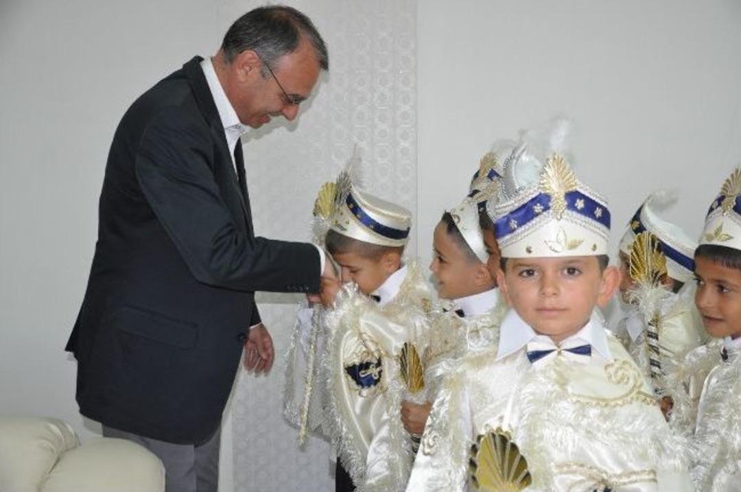 Alaplı Belediyesinden S&uuml;nnet Ş&ouml;leni, - 41 &Ccedil;ocuk S&uuml;nnet &Ouml;ncesinde Eğlendi