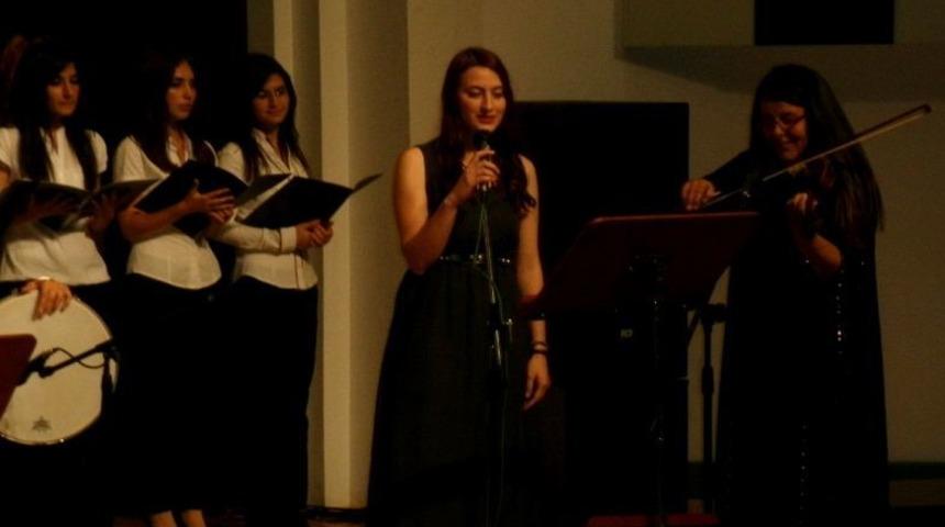 AİB&Uuml;'de Dev Koro Ile T&uuml;rk Halk M&uuml;ziği Konseri