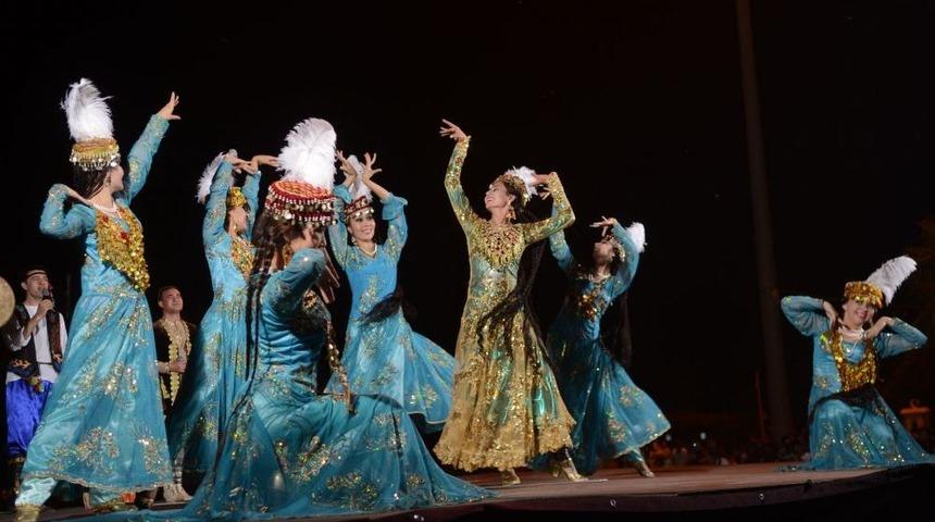 Denizli’de Uluslararası Halk Dansları Festivali Devam Ediyor