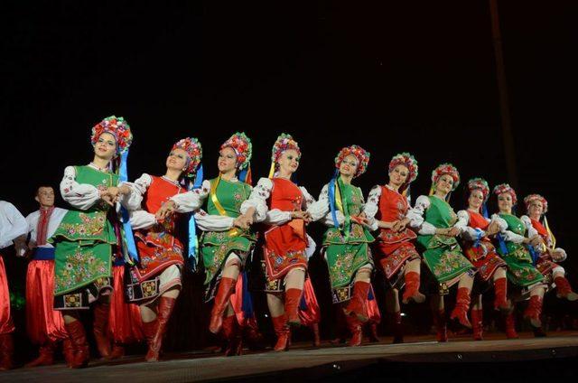 Denizli’de Uluslararası Halk Dansları Festivali Devam Ediyor