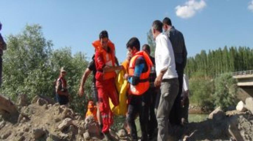 Serinlemek Isteyen Inşaat Iş&ccedil;isi Nehirde Boğuldu