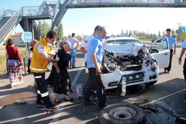 Sivas'ta Trafik Kazası: 5 Yaralı