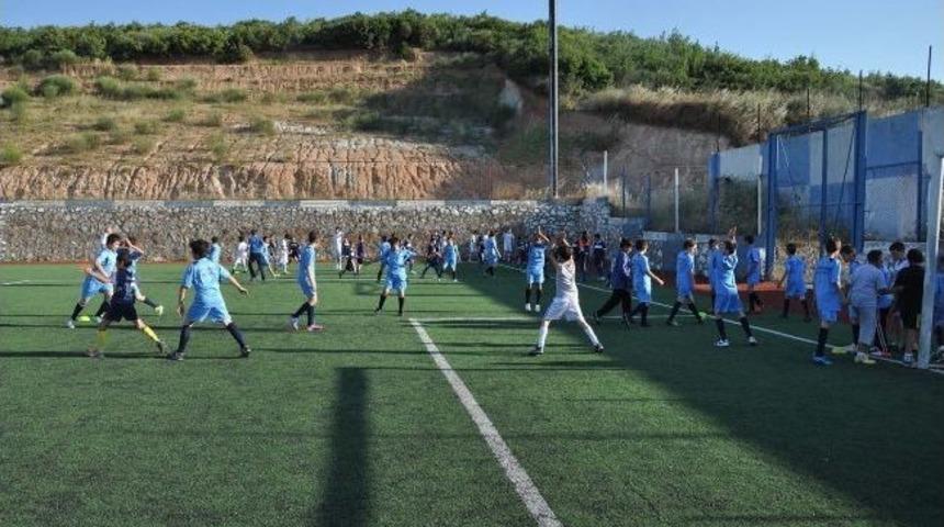 Burgazspor Geleceğin Futbolcularını Yetiştiriyor