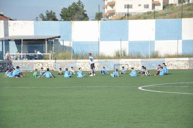 Burgazspor Geleceğin Futbolcularını Yetiştiriyor