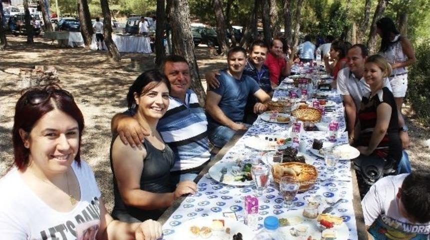 Urla Belediyesi &Ccedil;alışanları Kahvaltıda Bir Araya Geldi