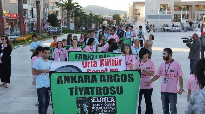 Urla Belediyesi 3. Toprak Sahne Tiyatro Festivali Başladı