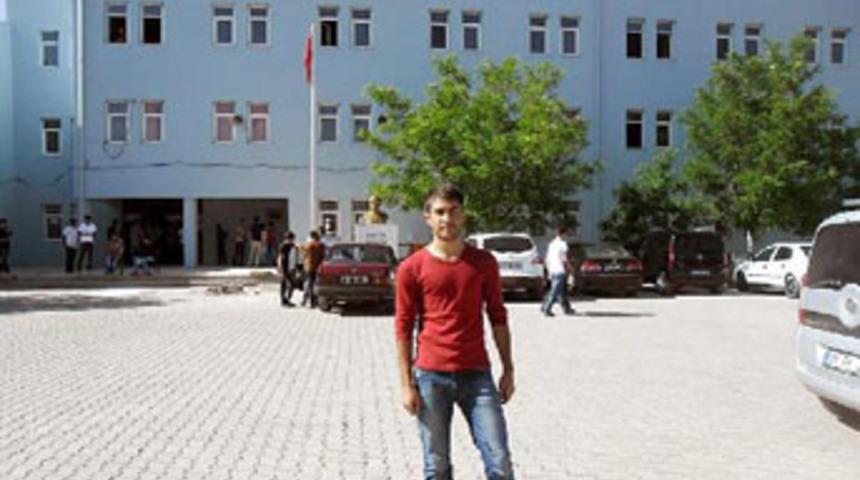 Sınavının k&ouml;t&uuml; ge&ccedil;tiğini iddia edip intihar etti