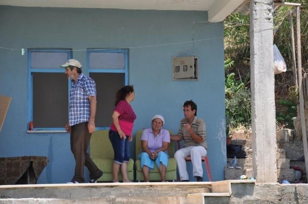 Evlerinin Yıkılmasını G&ouml;zyaşları İ&ccedil;erisinde İzlediler