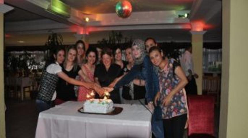 &Ouml;zel Vefa Hastanesi, Sekreterler Haftası'nı Kutladı