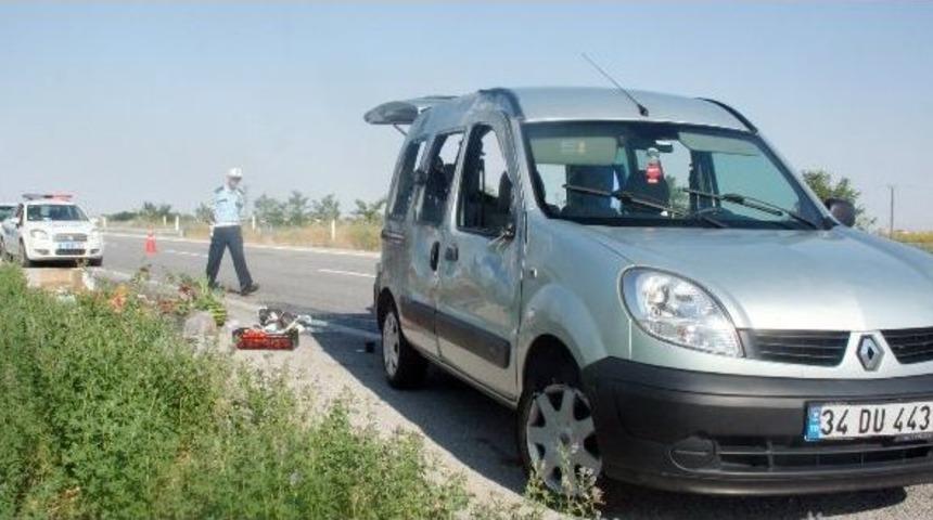 Aksaray&rsquo;da Kamyonet Devrildi: 4 Yaralı