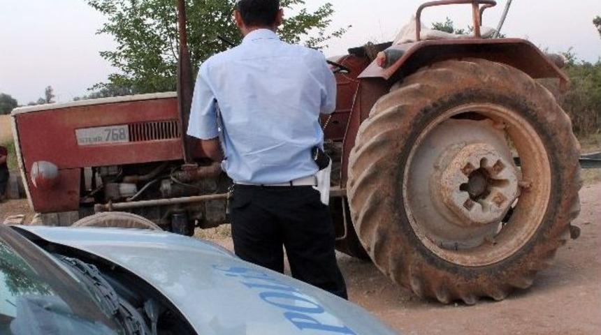 &Uuml;zerinden D&uuml;şt&uuml;ğ&uuml; Trakt&ouml;r&uuml;n Altında &Ouml;ld&uuml;
