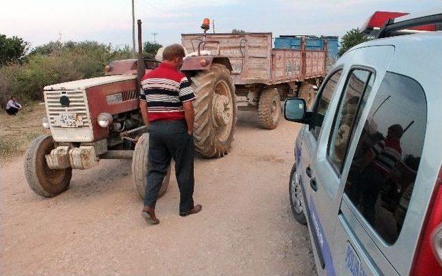 Üzerinden Düştüğü Traktörün Altında Öldü