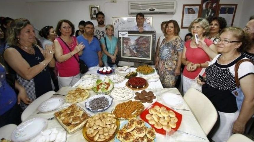 Kursiyerlerden Başkan Tartan&rsquo;a S&uuml;rpriz Doğum G&uuml;n&uuml; Pastası