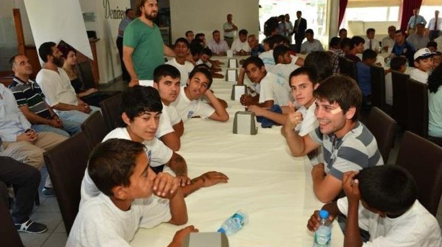 &Ccedil;anakkale Belediyesinden Umut Yıldızlarına Destek