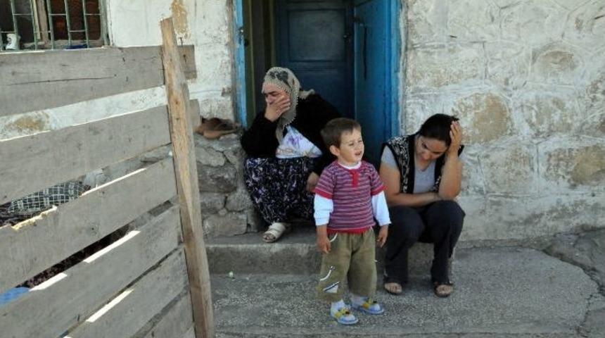 Tunceli'de K&ouml;ye Uzun Namlulu Silahlarla Saldırı