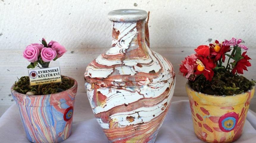 Evrenseki'de Ebrulu Toprak Testiler G&ouml;r&uuml;c&uuml;ye &Ccedil;ıktı