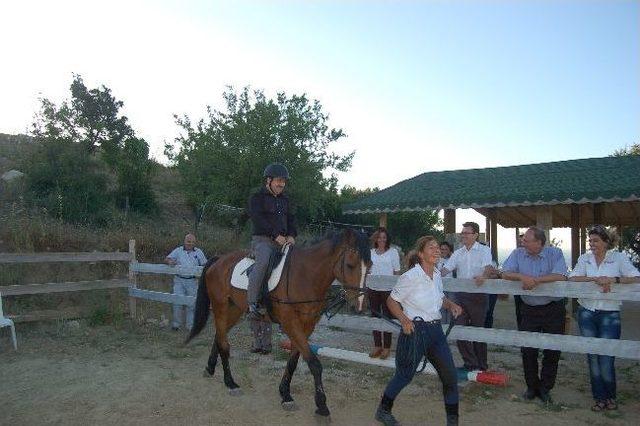 Çanakkale Tarım Müdürü Akkuş At Çiftliğini Ziyaret Etti