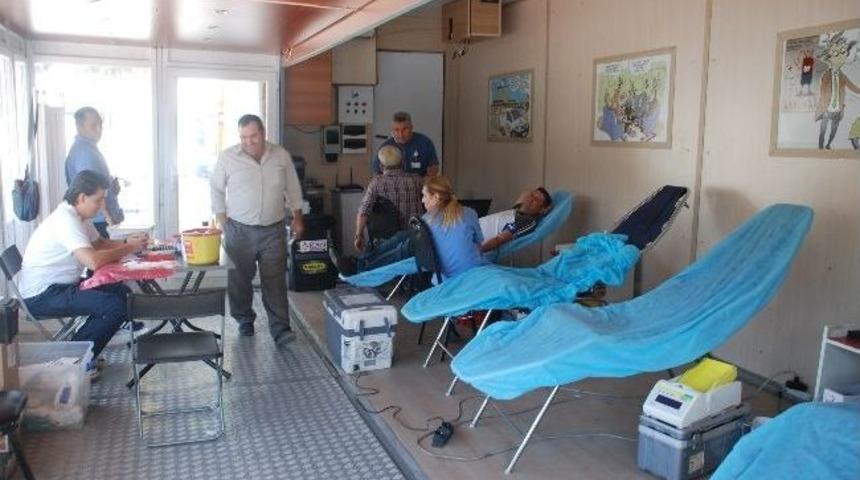 Kızılay Tır'ı Soma'da Kan Bağışı Topladı