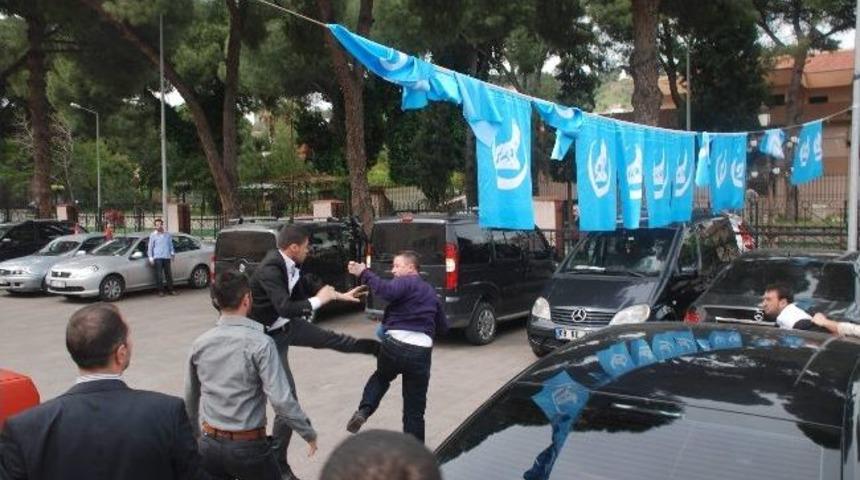 Gazetecilere Tekme Atan &Uuml;lk&uuml;c&uuml; Gen&ccedil; Başkan Yapılarak &Ouml;d&uuml;llendirildi