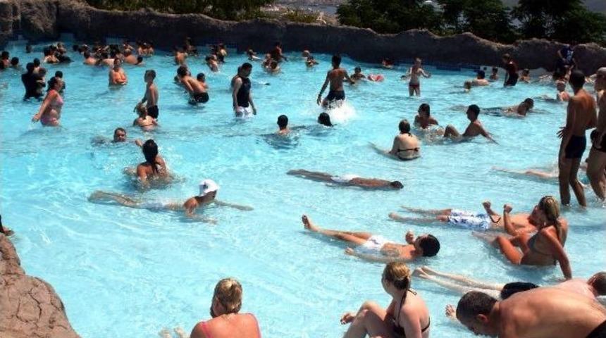 Havuz Suyu G&ouml;z Enfeksiyonlarına Neden Olabiliyor