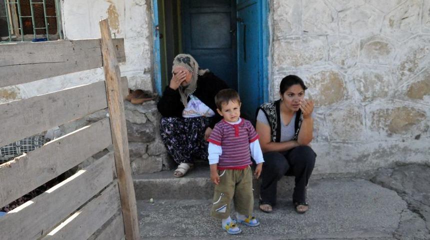 Tunceli'de Kanoğlu K&ouml;y&uuml; Uzun Namlulu Silahlarla Tarandı