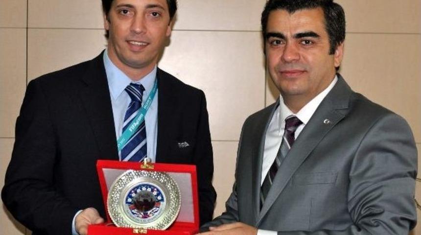 Fifa Temsilcisi Louis Castro, Vali D&uuml;zg&uuml;n'&uuml; Ziyaret Etti