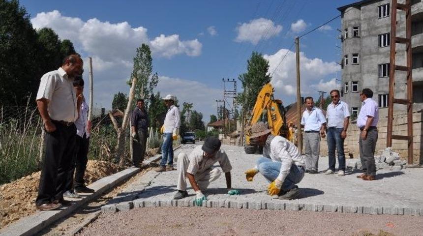Y&uuml;ksekova'da Parke Taşı D&ouml;şeme &Ccedil;alışmaları