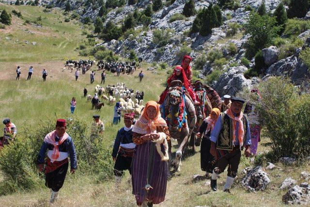 Kötekli Yörükleri, 10 Asırlık Göç Kültürünü Anamas Yaylası'nda Canlı Tutuyor