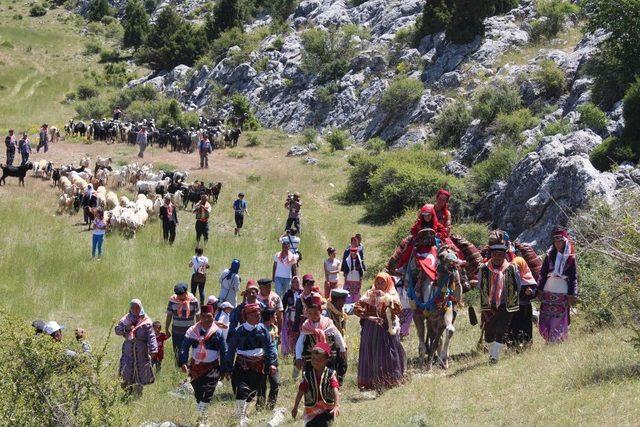 Kötekli Yörükleri, 10 Asırlık Göç Kültürünü Anamas Yaylası'nda Canlı Tutuyor