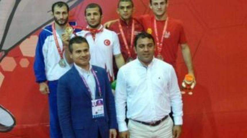 Belediyesporlu G&uuml;reş&ccedil;iler Bursa&rsquo;nın Gururu