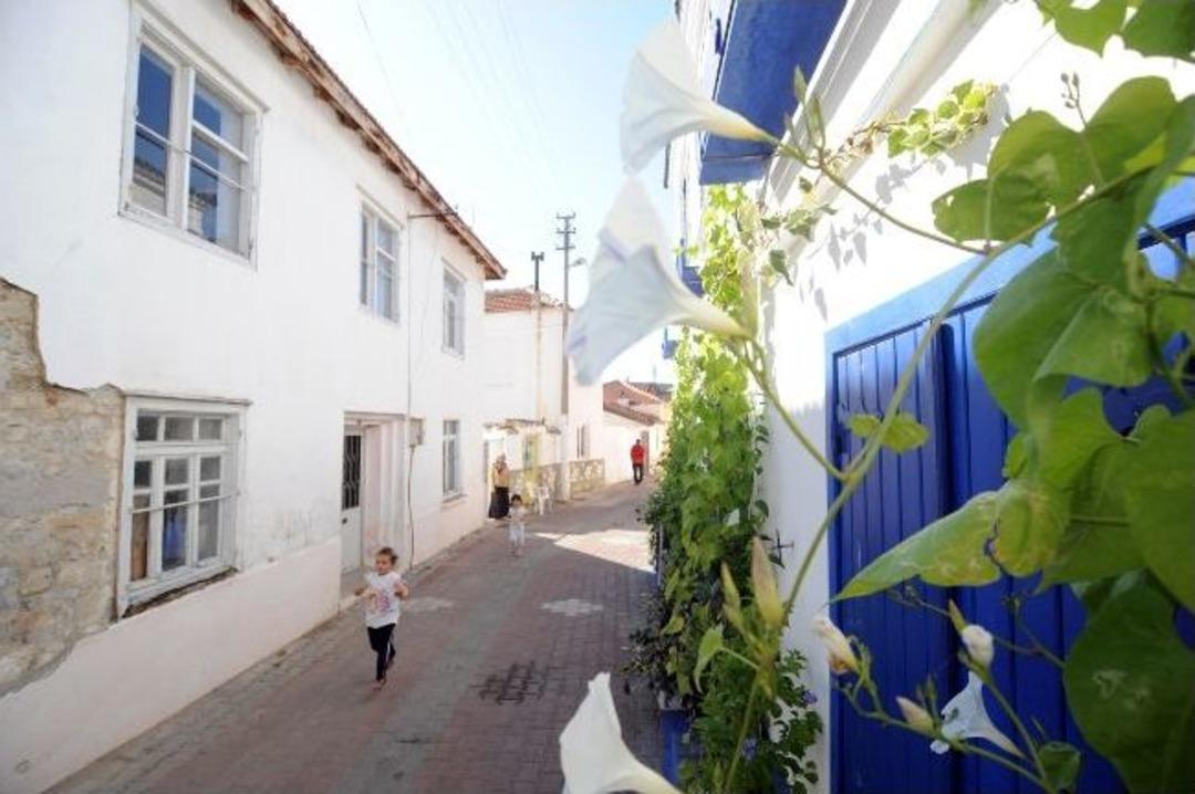 500 Yıllık Sığacık Kalesi, Tatil K&ouml;y&uuml;ne D&ouml;n&uuml;ş&uuml;yor