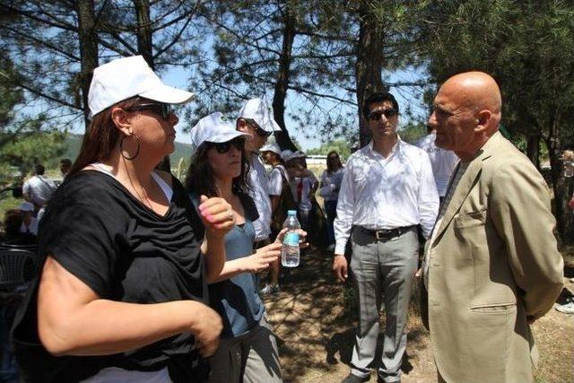 Çevre Gönüllüleri Aydos Ormanını Temizledi