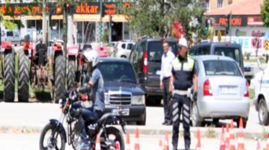 Motosiklet S&uuml;r&uuml;c&uuml;lerine G&uuml;venli S&uuml;r&uuml;ş Teknikleri Anlatılıyor