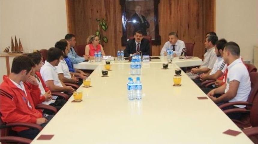 G&uuml;reş&ccedil;ilere Altın &Ouml;d&uuml;l&uuml;