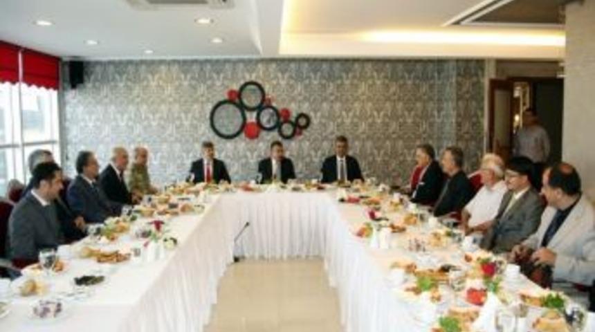 Hoşg&ouml;r&uuml; Sofrasında Birlik Ve Beraberlik Mesajları Verildi