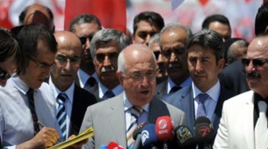 Cemil &Ccedil;i&ccedil;ek: TSK İ&ccedil; Hizmet Kanunu'nun 35. Maddesinin Değişmesi Olumlu