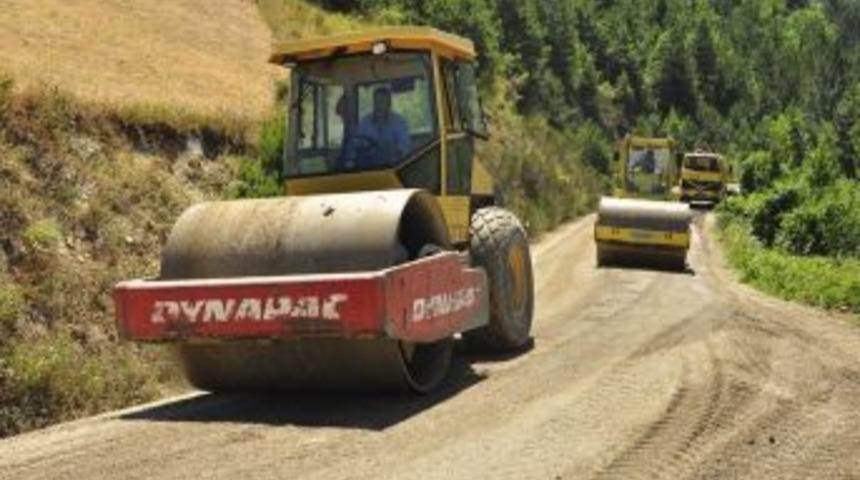 Kadıyusuf K&ouml;y&uuml;nde Asfalt Yol &Ccedil;alışmaları