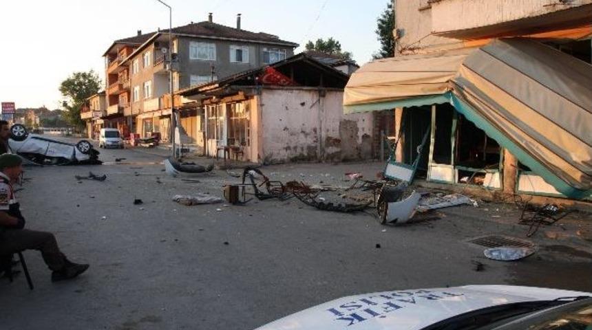 Otomobil İş Yerine &Ccedil;arptı: 1 Yaralı