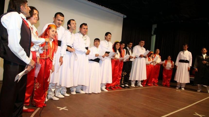 Engelliler H&uuml;nerlerini Sergiledi