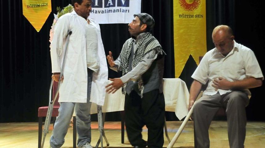 Engelli Tiyatrocular Hayat Dersi Verdi