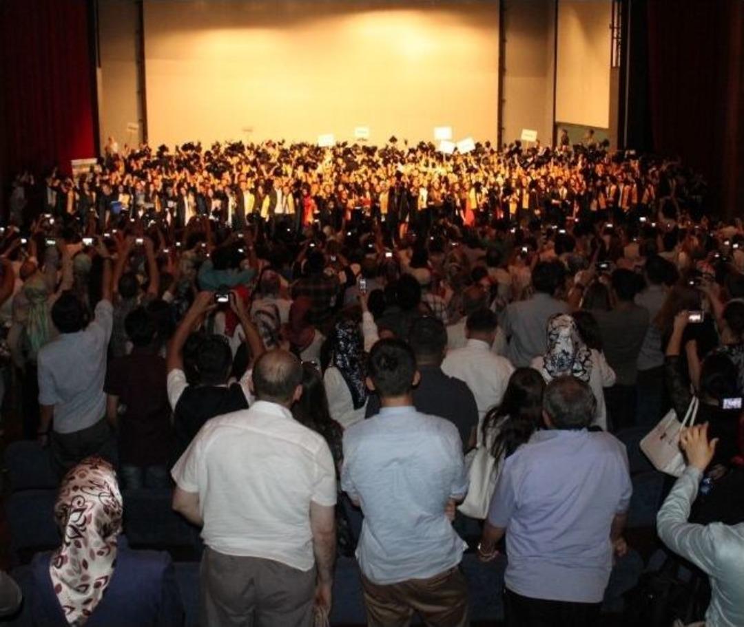 Uludağ &Uuml;niversitesi'nde Mezuniyet Coşkusu