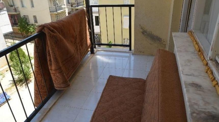 Balkondan D&uuml;şen &Ccedil;ocuk Hayatını Kaybetti