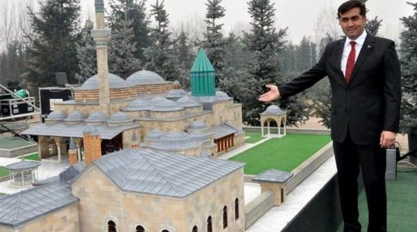 80 Binde Devr-i Alem Parkı'nda &Ccedil;alışmalar S&uuml;r&uuml;yor