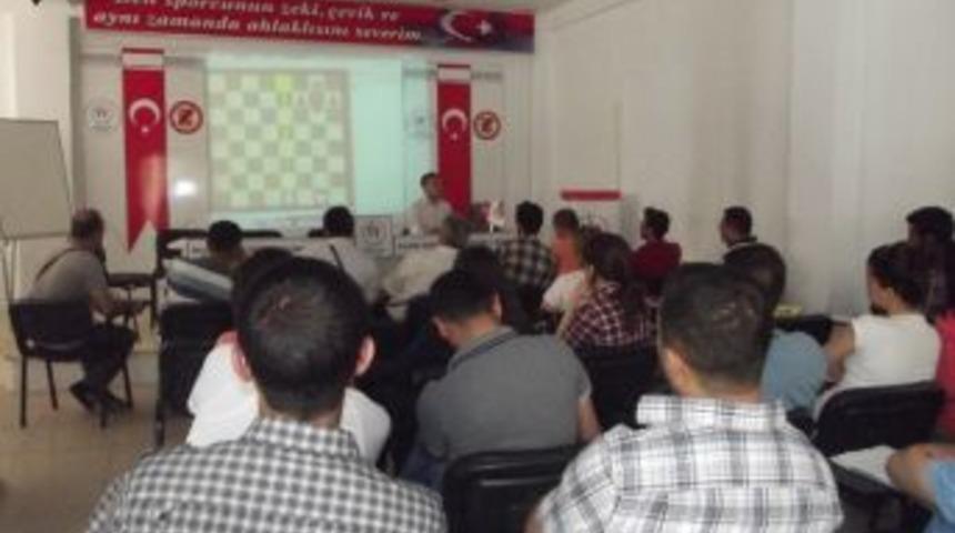 Satran&ccedil; Antren&ouml;rl&uuml;ğ&uuml; Kursu Verildi