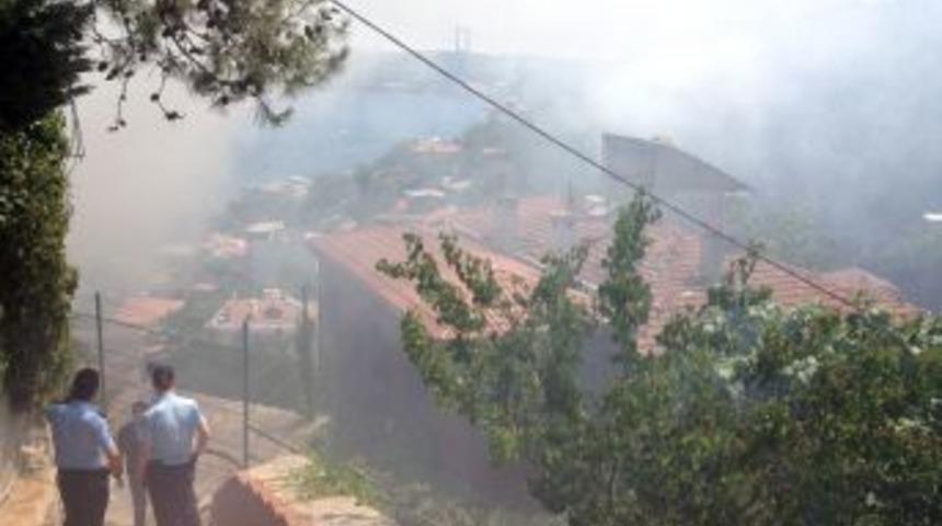 Tarihi Ahşap Bina Alev Alev Yandı