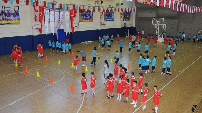 &Uuml;mraniye Yaz Spor Okulu Eğitime Başladı