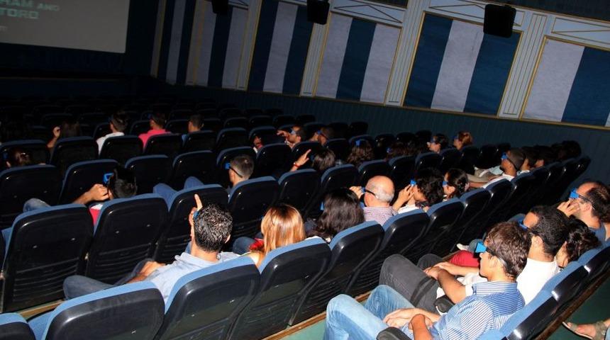 Su&ccedil;a Yatkın &Ccedil;ocuklar Sinemaya G&ouml;t&uuml;r&uuml;ld&uuml;